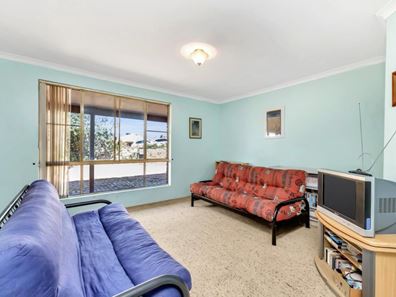 6 Newstead Close, Halls Head WA 6210
