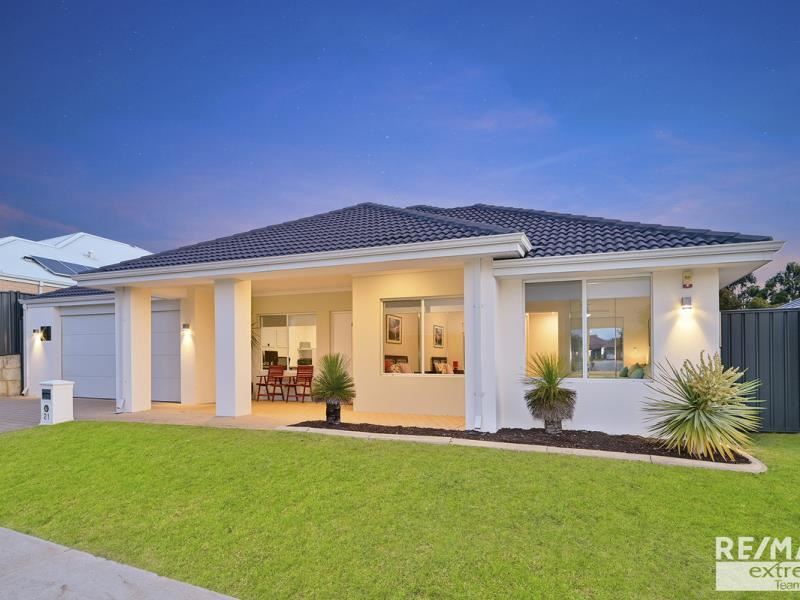 21 Redheart Road, Carramar