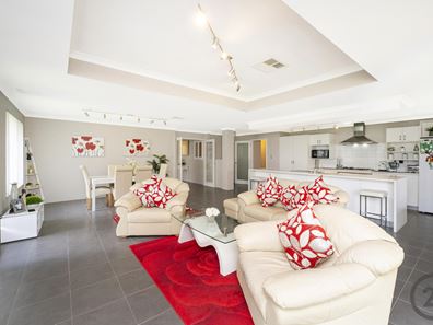 4 Santalum Circus, Halls Head WA 6210