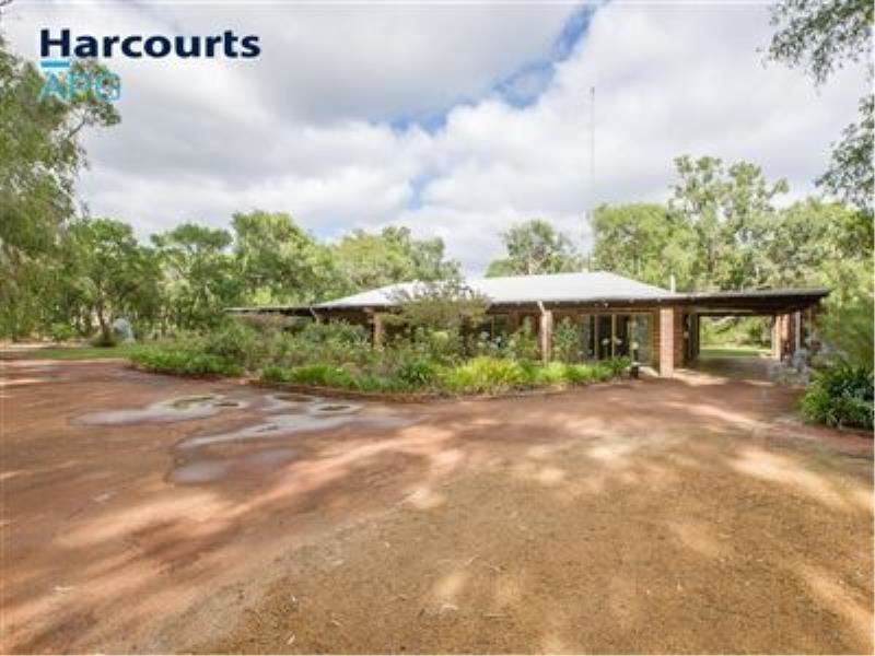 106 Minninup Road, Stratham