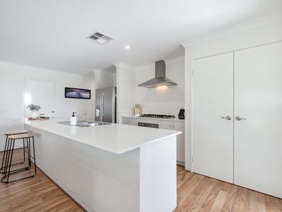 16 Pebley Way, Aveley WA 6069