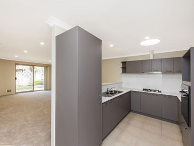 61/27 Pearson  Drive, Success WA 6164