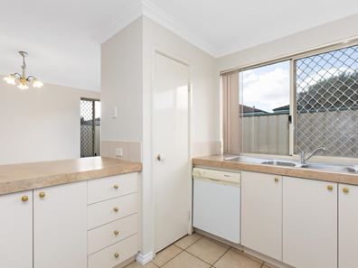 4/4-12 Ayer Road, Queens Park WA 6107