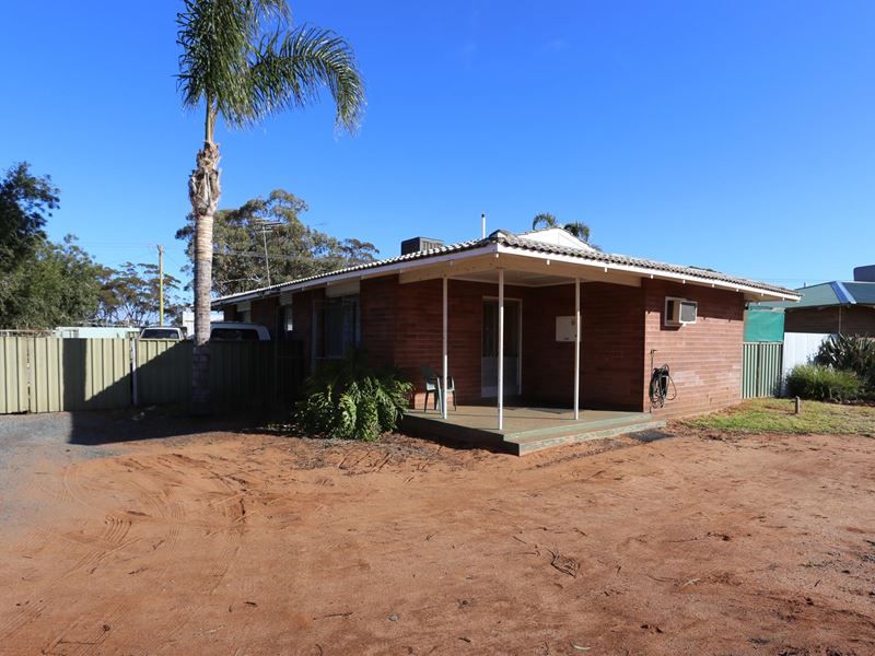 69 Saltbush Rd, Kambalda West