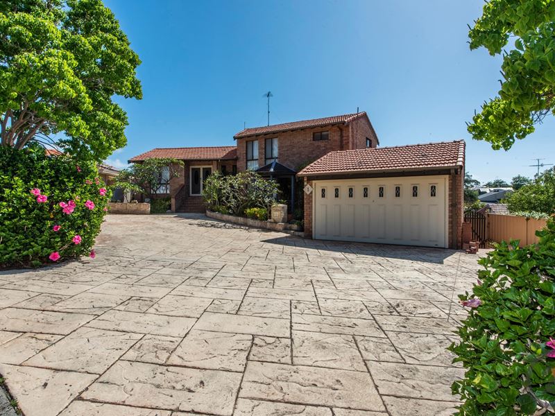 1 Saint Andrews Court, Halls Head