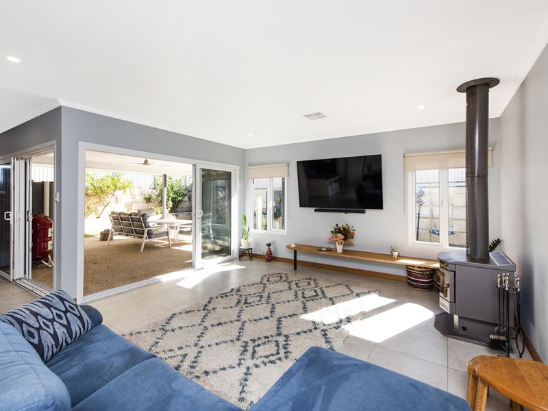 73 Bushside Drive, Aveley