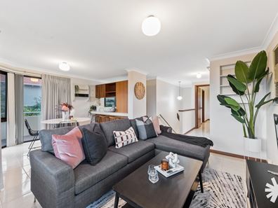 1/12 Robert Street, Como WA 6152