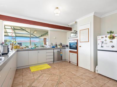 34 Chelmsford Avenue, Port Kennedy WA 6172