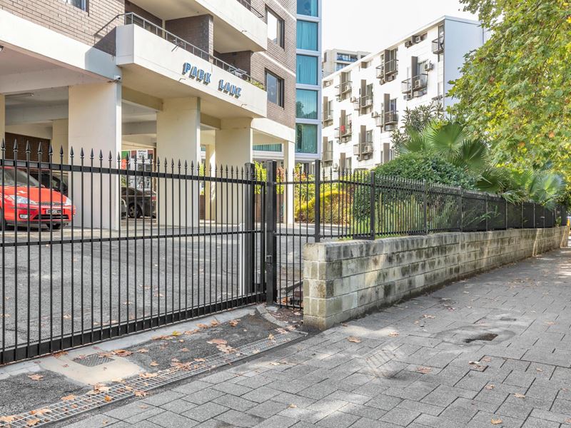 32/132 Mounts Bay Road, Perth