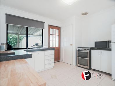 11 Drammen Elbow, Merriwa WA 6030