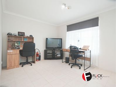 11 Drammen Elbow, Merriwa WA 6030