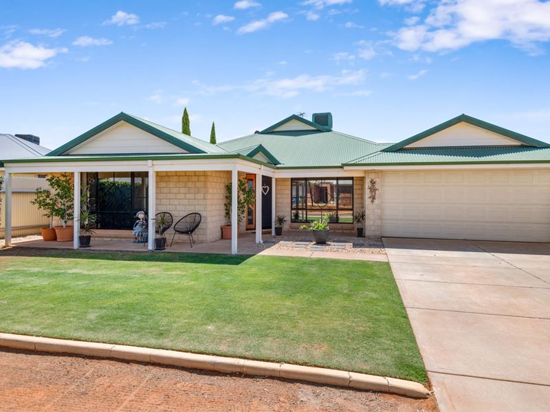 43 Smythe Drive, Broadwood