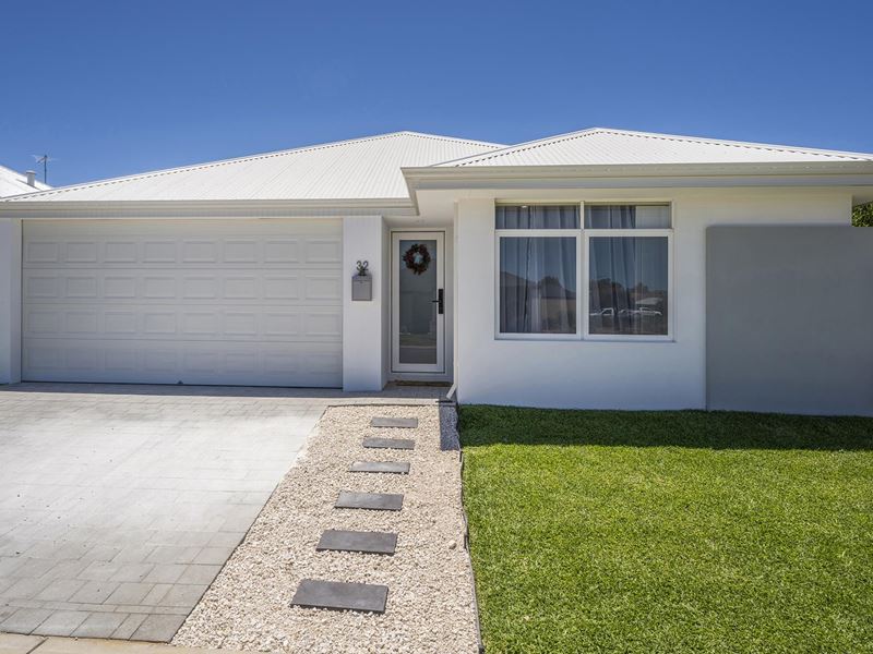 32 Cathedral Approach, Secret Harbour WA 6173