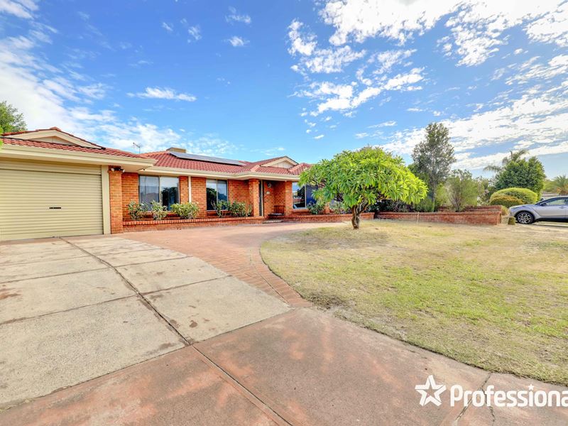 60 Forest Lakes Drive, Thornlie WA 6108