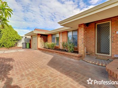 60 Forest Lakes Drive, Thornlie WA 6108