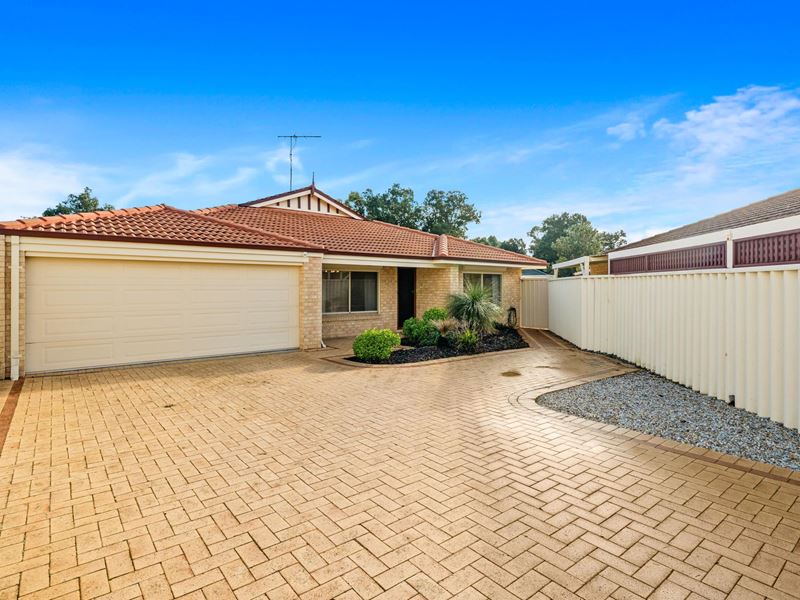 4B Medford  Court, Meadow Springs