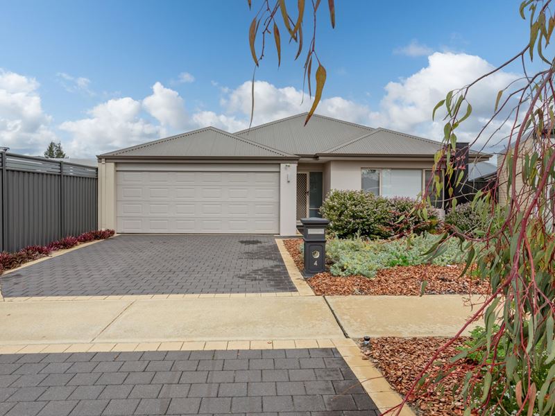 4 Flindell Way, Piara Waters WA 6112