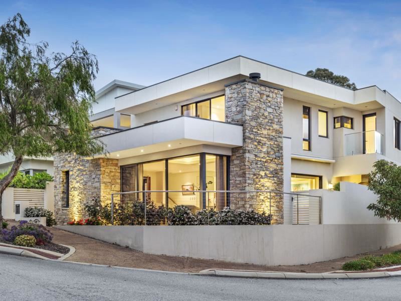 2 Alkoomie Terrace, City Beach