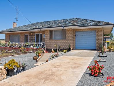 19 Hunt Road, Beverley WA 6304