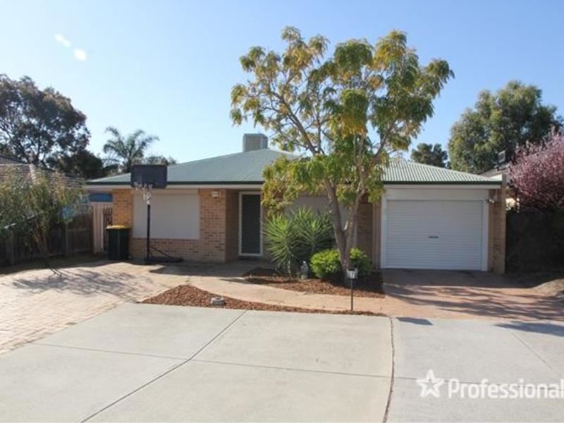 7 Simmental Vale, Stratton