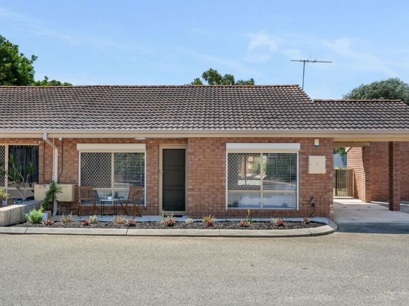 7/15 Mason Court, South Lake