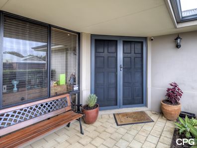 25 Kwilena Avenue, Wattle Grove WA 6107