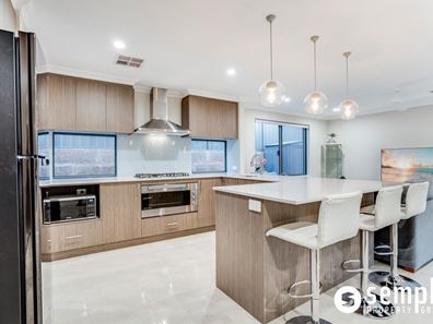 60 Kenby Chase, Wandi WA 6167