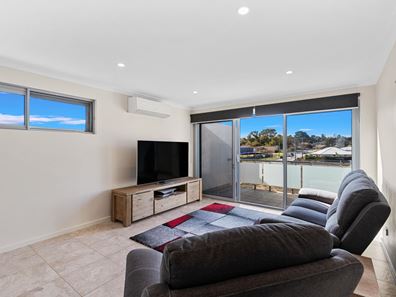 13/70 West Churchill Avenue, Lake Coogee WA 6166