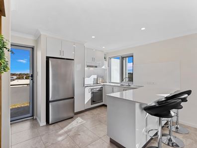 13/70 West Churchill Avenue, Lake Coogee WA 6166