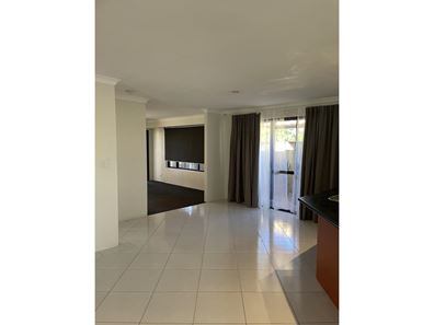 19 Strathmore Parkway, Ellenbrook WA 6069