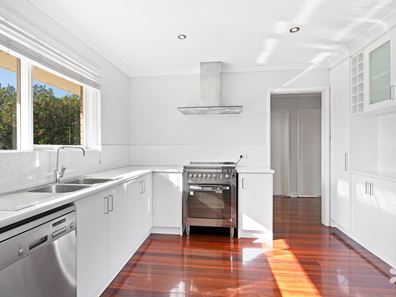 15 Finlay Court, Rivervale WA 6103
