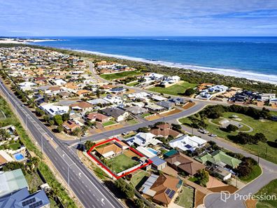 5 Lockyer Road, Tarcoola Beach WA 6530