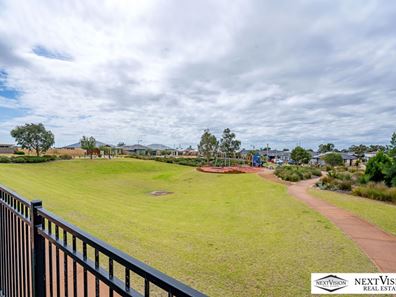 2 Beal La, Hammond Park WA 6164