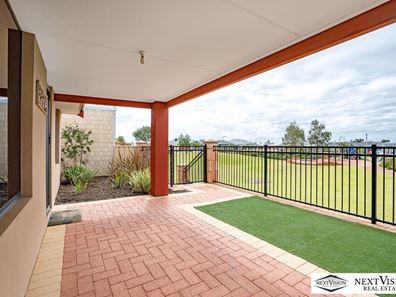 2 Beal La, Hammond Park WA 6164
