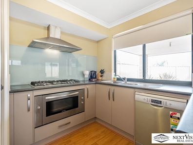 2 Beal La, Hammond Park WA 6164