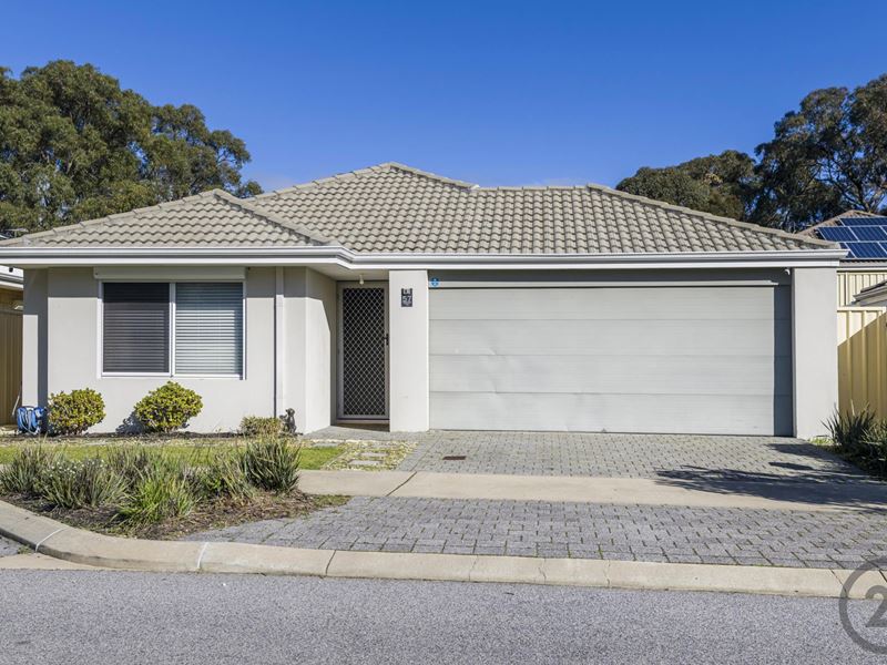 57 Warburton Trail, Lakelands