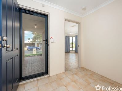 11 Sellafield Bend, Waikiki WA 6169