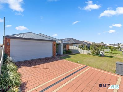 16 Fiore Court, Lake Coogee WA 6166