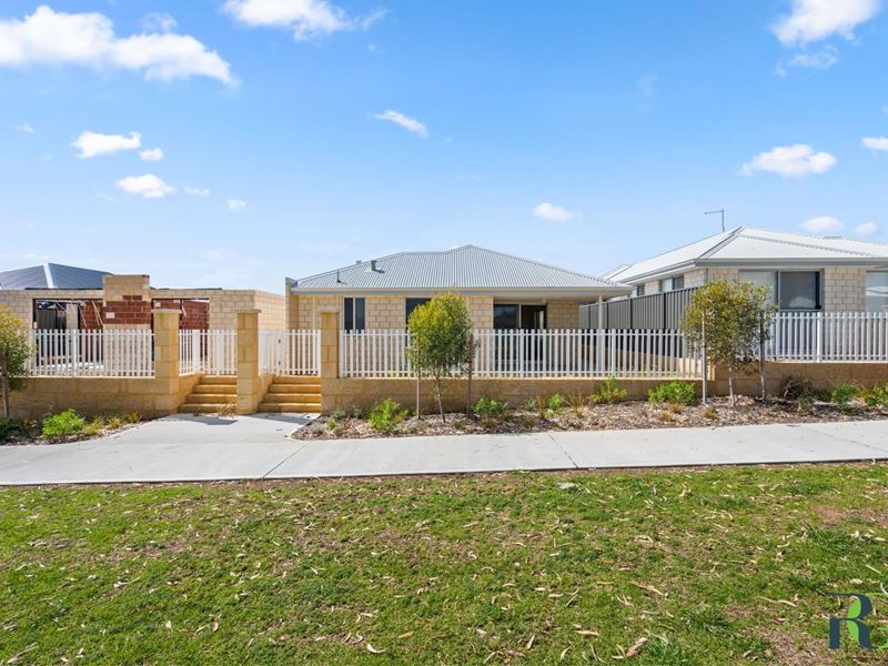 10 Fuji Way, Lakelands