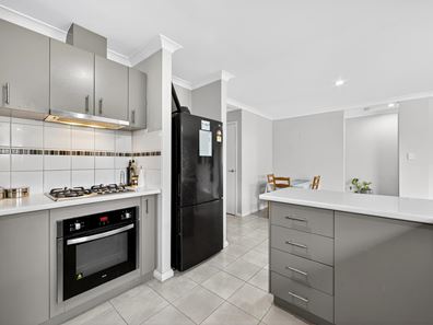 17/37 Oman Pass, Canning Vale WA 6155