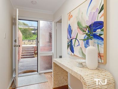 2/282 Ravenscar Street, Doubleview WA 6018