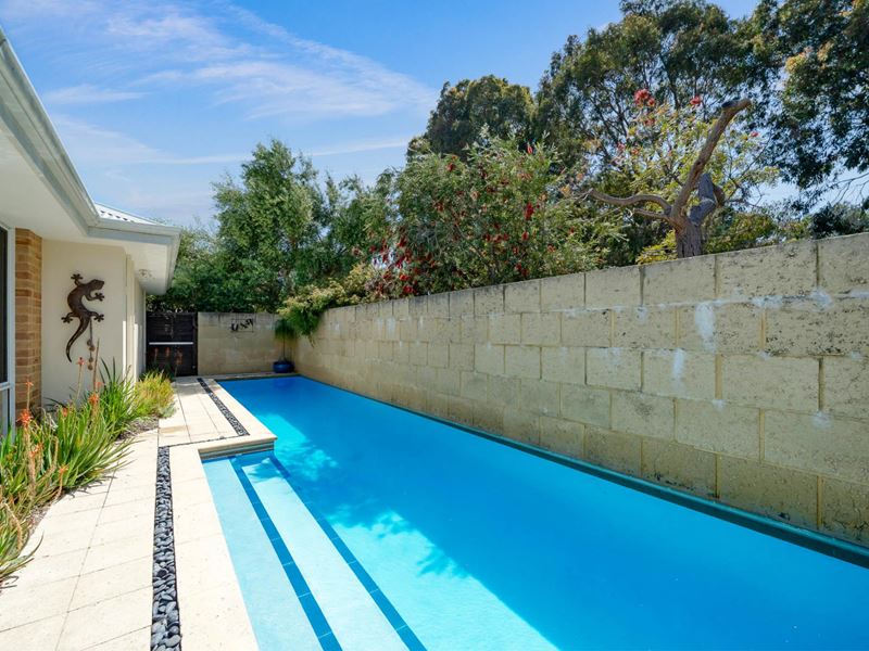 21 Bazille Crescent, Tapping WA 6065