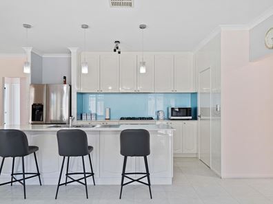 4 Buttermere Approach, Waikiki WA 6169