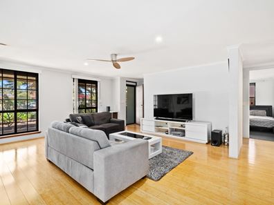 8 Barlee Close, Greenfields WA 6210