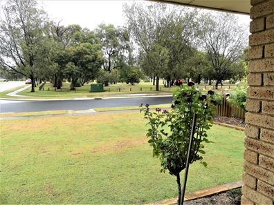 18 Fenchurch Street, Alexander Heights WA 6064