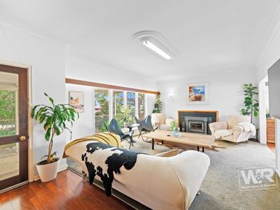 407 Albany Highway, Orana WA 6330