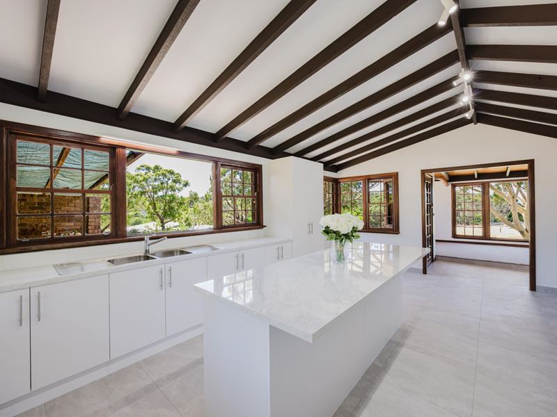 44 Curtiss Road, Lange