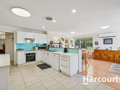 11 Gumblossom Way, Quinns Rocks WA 6030