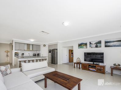 41 Monroe  Cross, Aveley WA 6069
