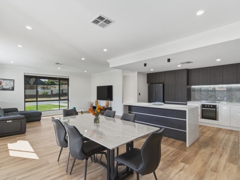 16 Saddlehill Ramble, Ballajura